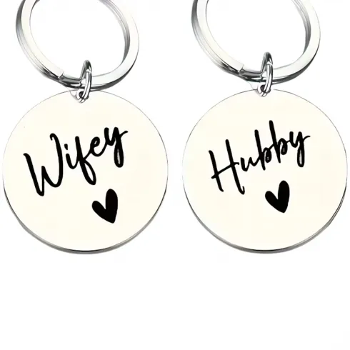 Σετ 2τεμ μπρελόκ Hubby & Wifey σε ασημί χρώμα Άγιος Βαλεντίνος