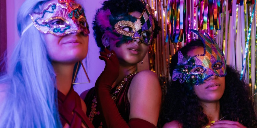 Αποκριάτικες Στολές: Τι να ντυθείς φέτος και tips για ένα τέλειο πάρτυ μασκέ