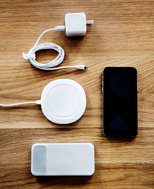 κινητό με καλώδια δεδομένων επιτοίχιο και ασύρματο φορτιστή allyouwant